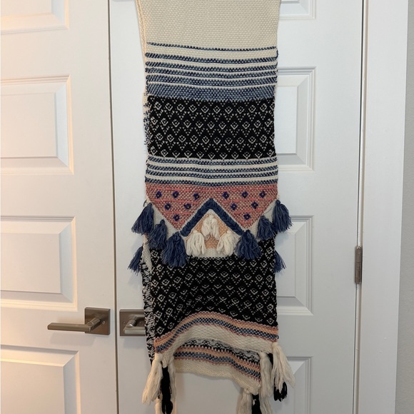 Anthropologie x Hello Hydrangea Knit Patterned Tassel Scarf - Picture 4 of 9